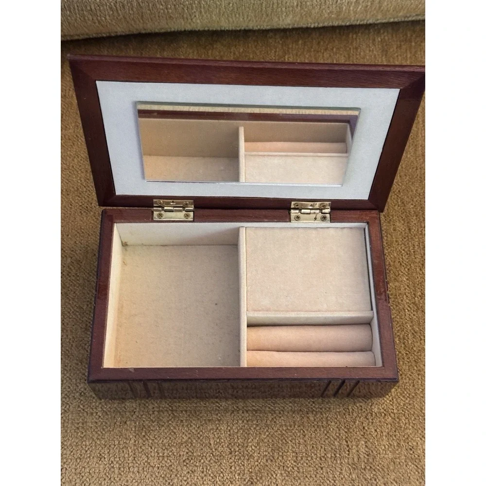 Vintage‎ Lefton Music Box Jewelry Case Plays 